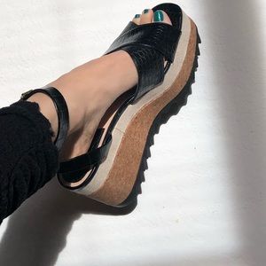 🦋SOLD🦋 STRADIVARIOUS | PLATFORM SANDALS